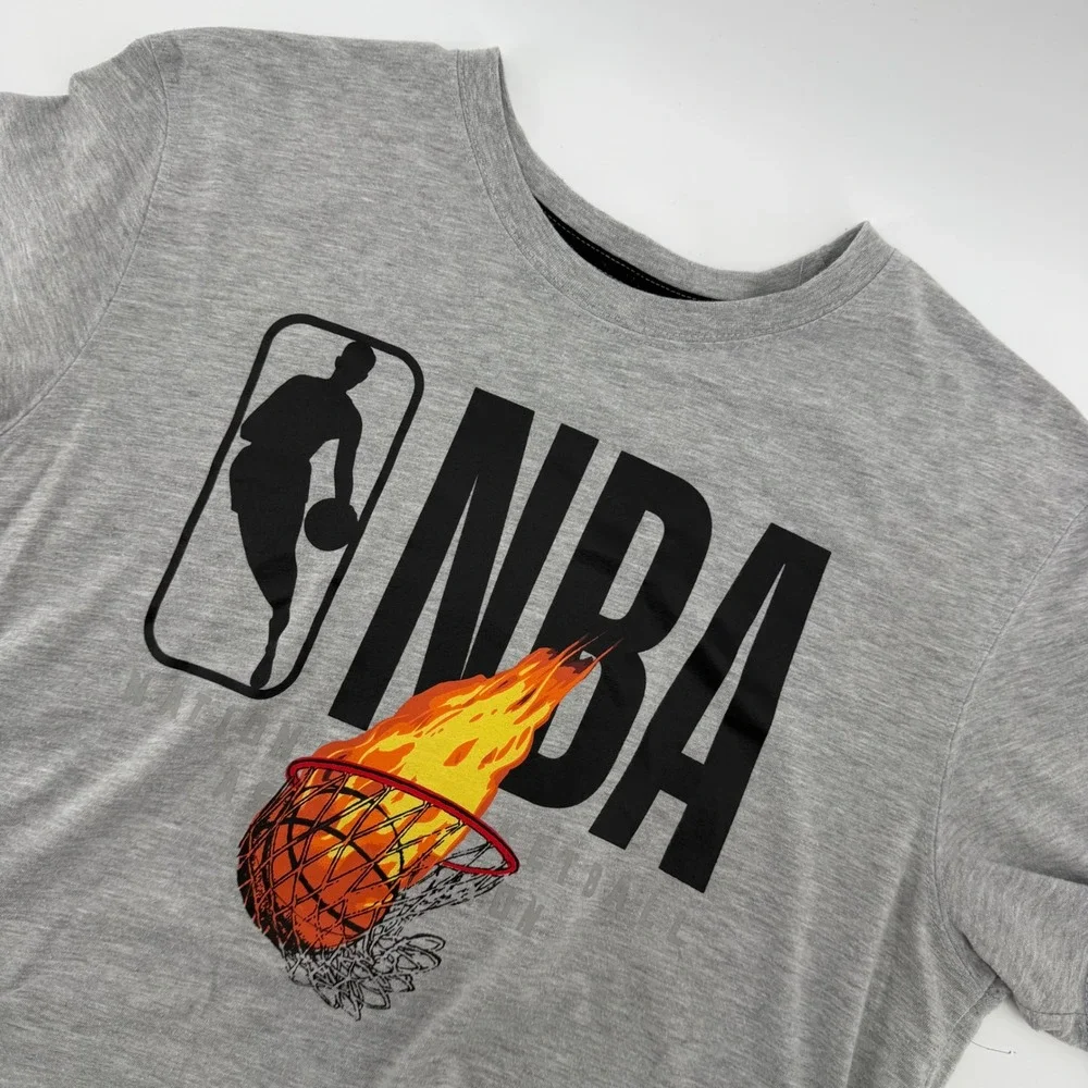 NBA Graphic T-Shirt Mens Medium‎ Gray Flaming Basketball Logo Short Sleeve Tee